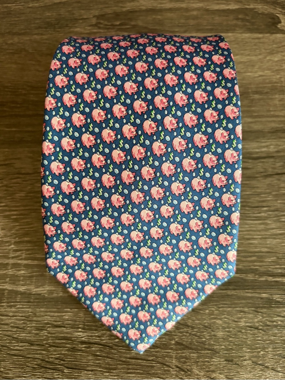 Vineyard Vines Men’s Silk Neck Tie With Pigs & Money One Size